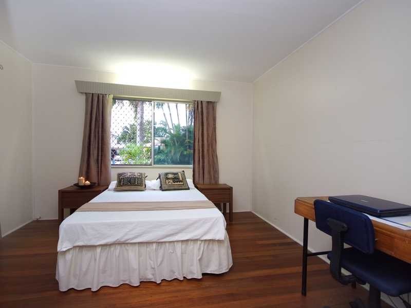 37 Collinson Street, Westcourt QLD 4870