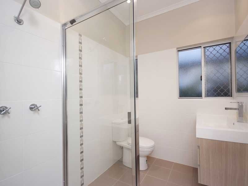 37 Collinson Street, Westcourt QLD 4870