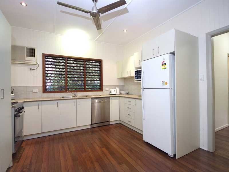 37 Collinson Street, Westcourt QLD 4870