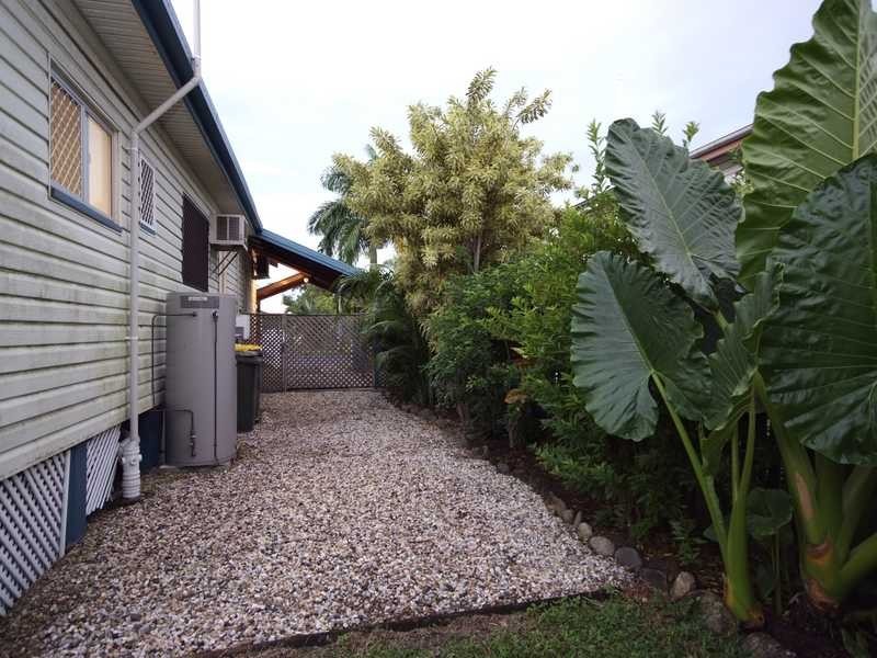37 Collinson Street, Westcourt QLD 4870
