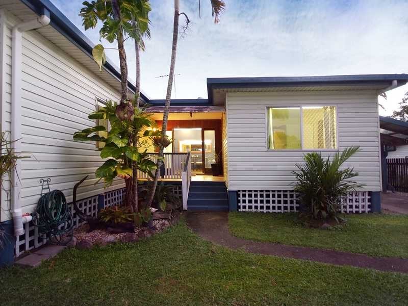 37 Collinson Street, Westcourt QLD 4870