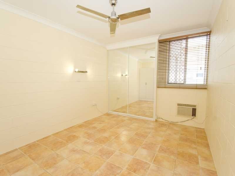 2/211 Lake Street, Cairns North QLD 4870