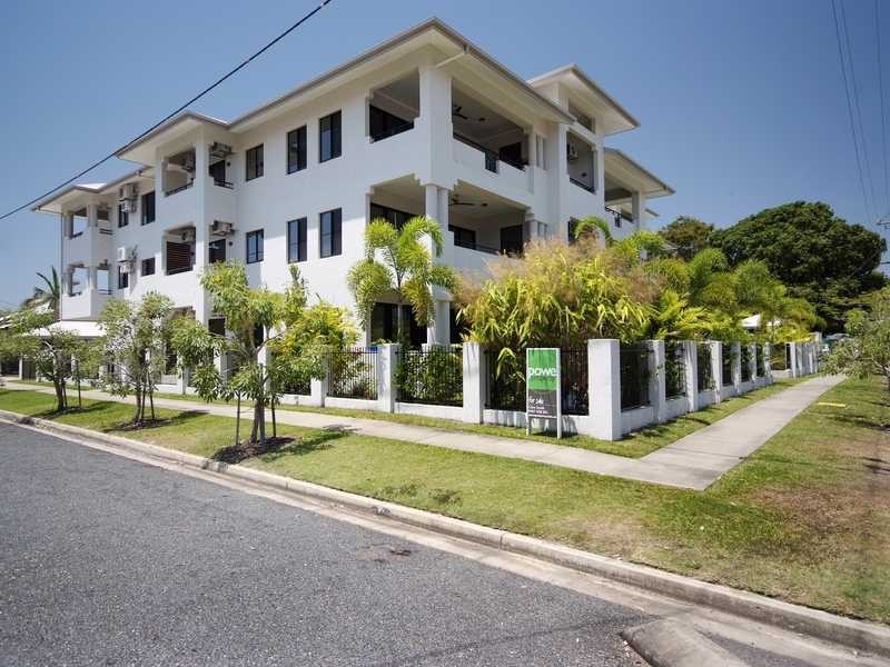 2/15 Clare Street, Cairns QLD 4870