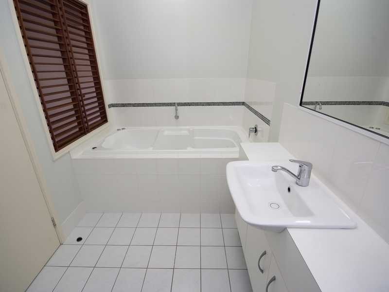 2/15 Clare Street, Cairns QLD 4870
