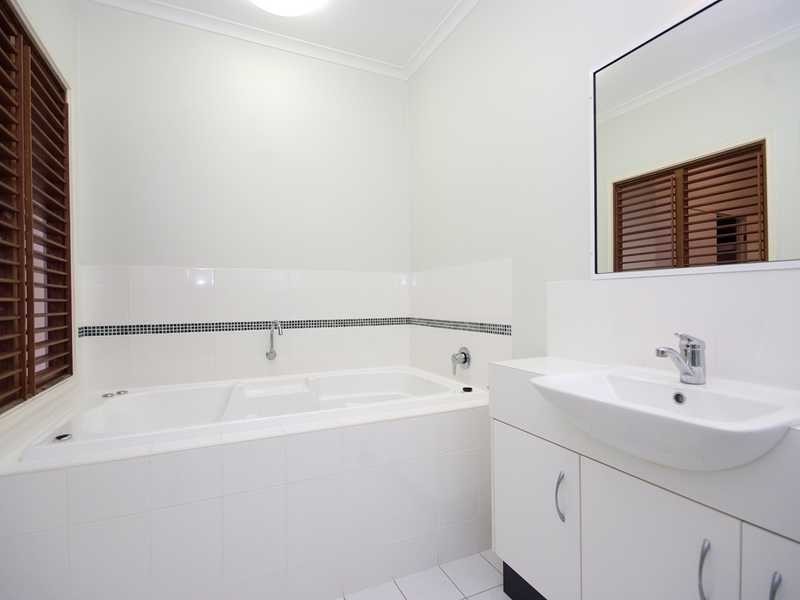 2/15 Clare Street, Cairns QLD 4870