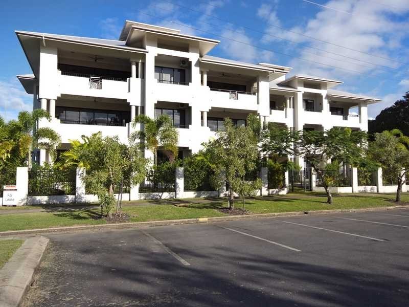 2/15 Clare Street, Cairns QLD 4870