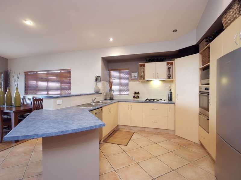 16 Yellowfin Close, Kanimbla QLD 4870