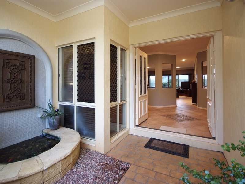 16 Yellowfin Close, Kanimbla QLD 4870