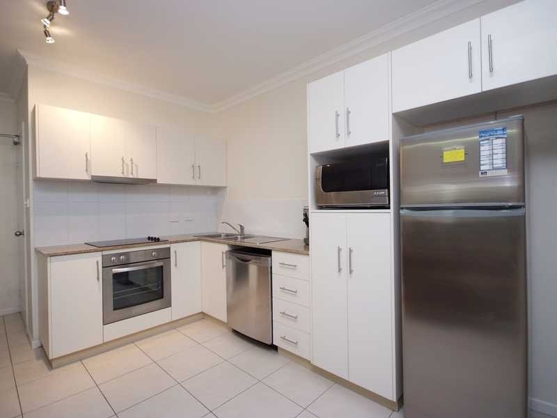 2/210 Grafton Street, Cairns North QLD 4870