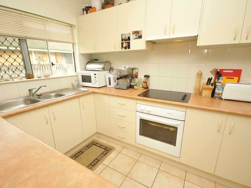 8 Opaline Close, Brinsmead QLD 4870