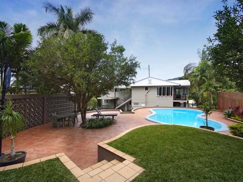 80 Hillview Crescent, Whitfield QLD 4870