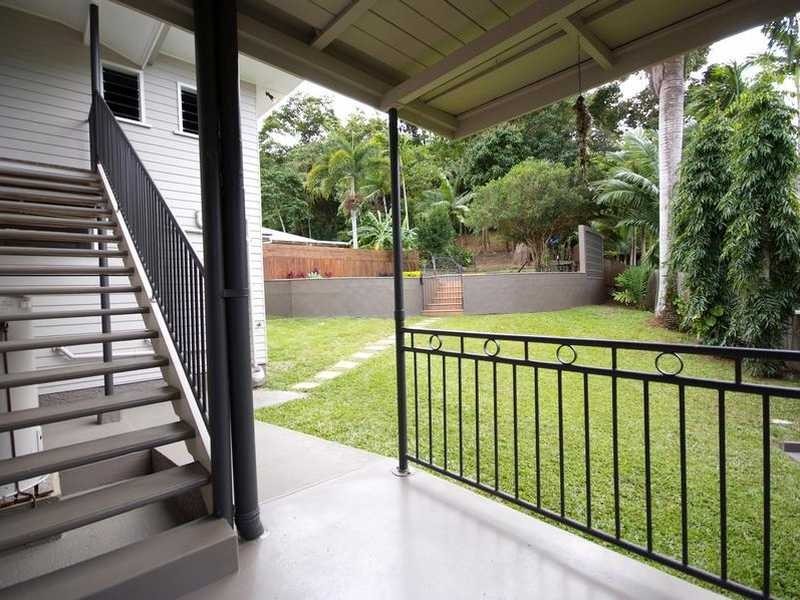 80 Hillview Crescent, Whitfield QLD 4870