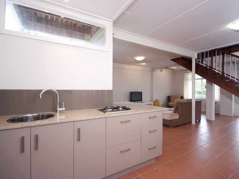 80 Hillview Crescent, Whitfield QLD 4870