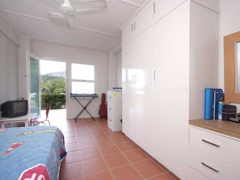 80 Hillview Crescent, Whitfield QLD 4870