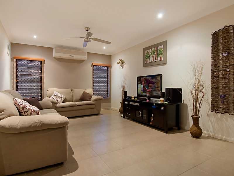 22 Bassett Street, Kanimbla QLD 4870