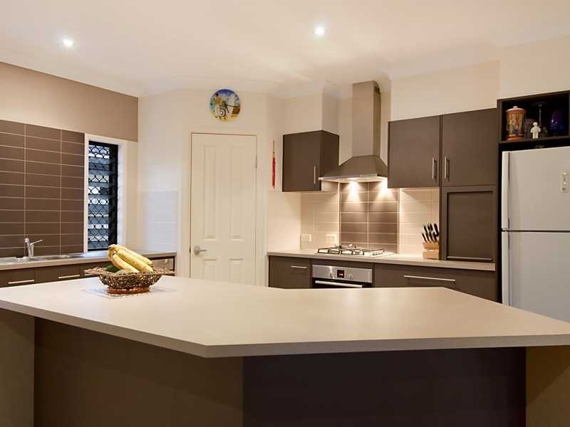 22 Bassett Street, Kanimbla QLD 4870