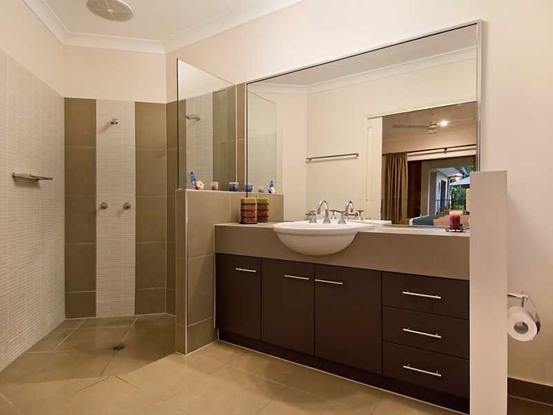 22 Bassett Street, Kanimbla QLD 4870