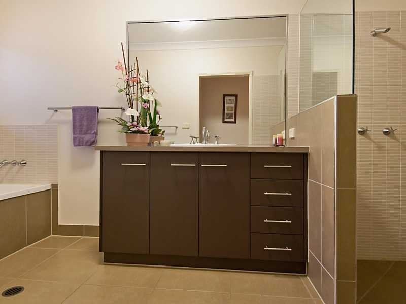 22 Bassett Street, Kanimbla QLD 4870