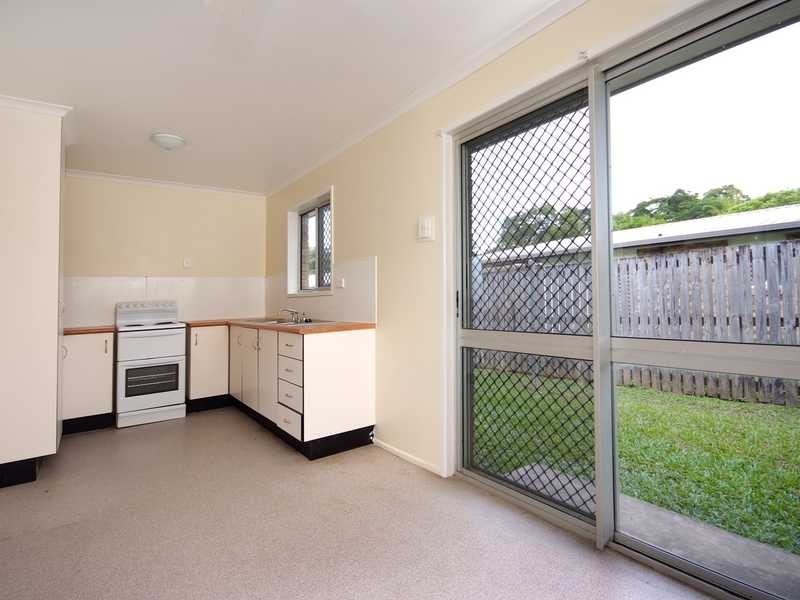 8 Craig Street, Mooroobool QLD 4870