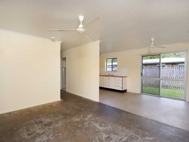 8 Craig Street, Mooroobool QLD 4870