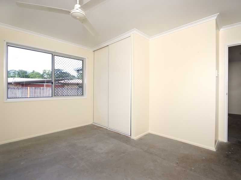 8 Craig Street, Mooroobool QLD 4870