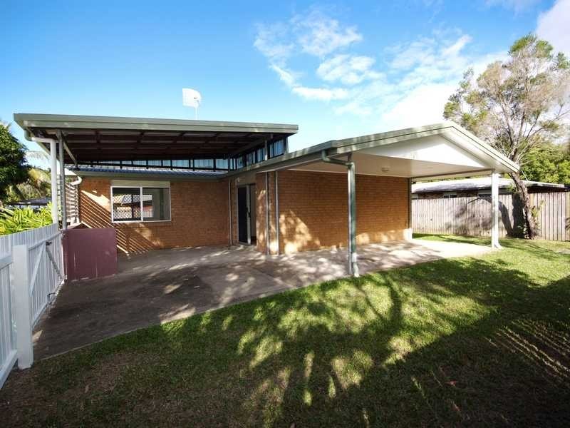 8 Craig Street, Mooroobool QLD 4870