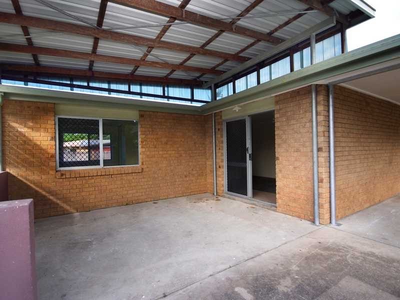 8 Craig Street, Mooroobool QLD 4870