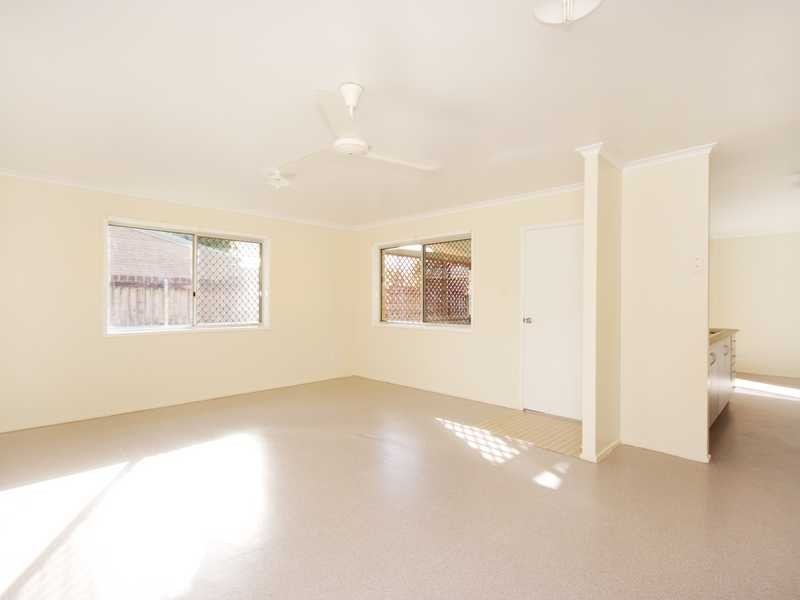 10 Craig Street, Mooroobool QLD 4870