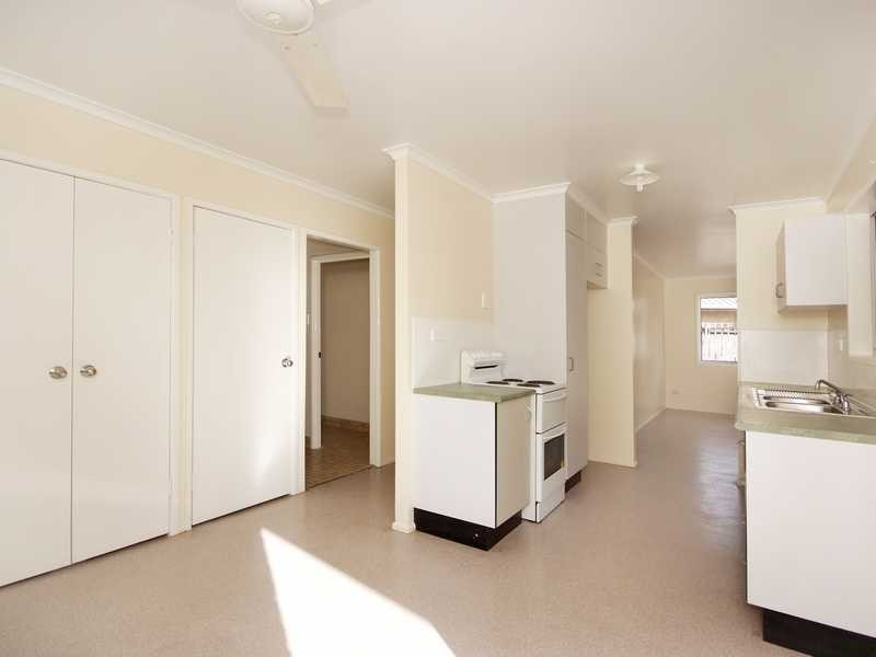 10 Craig Street, Mooroobool QLD 4870