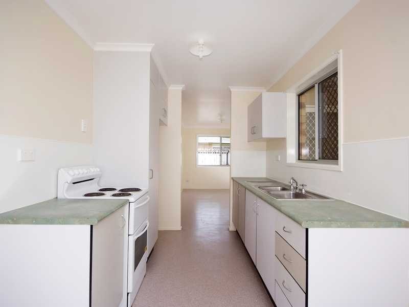 10 Craig Street, Mooroobool QLD 4870