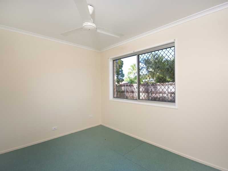 10 Craig Street, Mooroobool QLD 4870