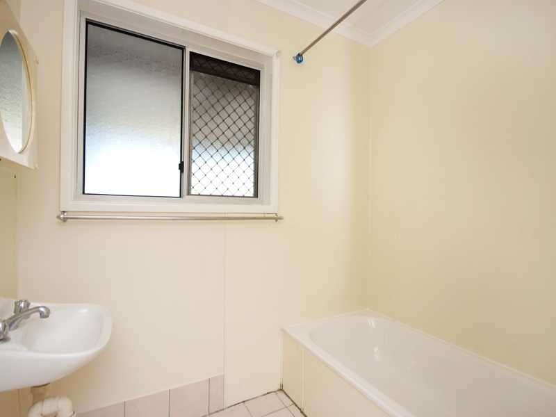 10 Craig Street, Mooroobool QLD 4870