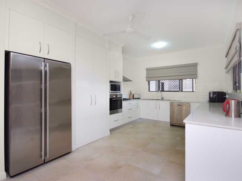 16 Botany Ave, Redlynch QLD 4870