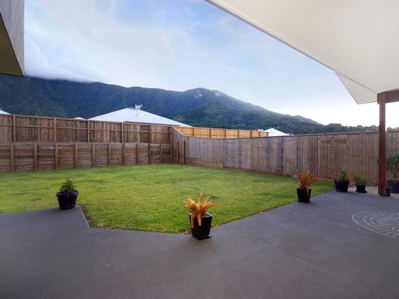 16 Botany Ave, Redlynch QLD 4870