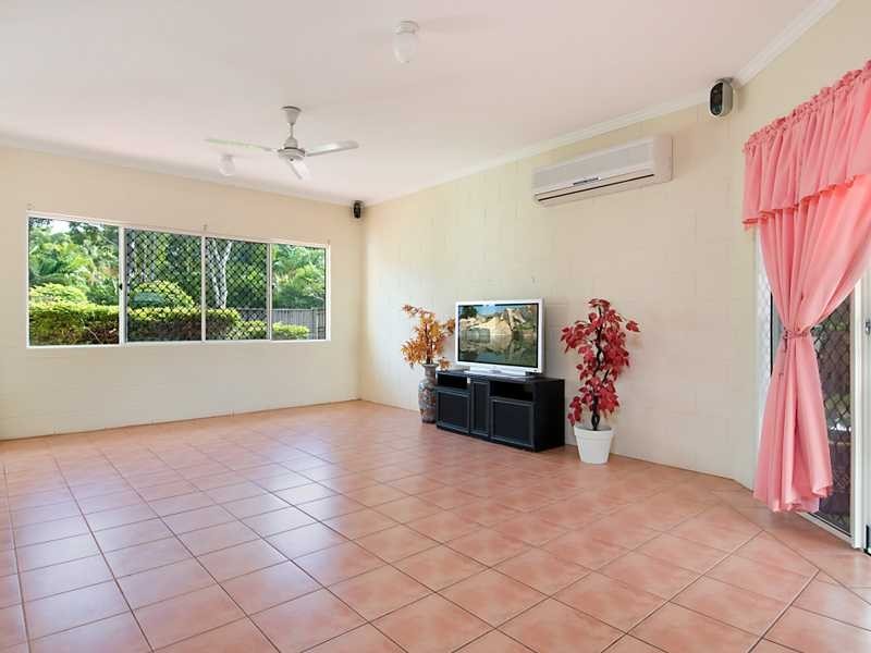 5 Connemara Close, Trinity Beach QLD 4879