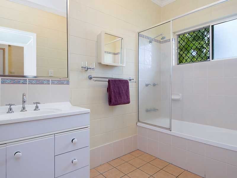5 Connemara Close, Trinity Beach QLD 4879
