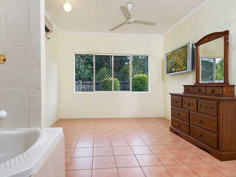 5 Connemara Close, Trinity Beach QLD 4879