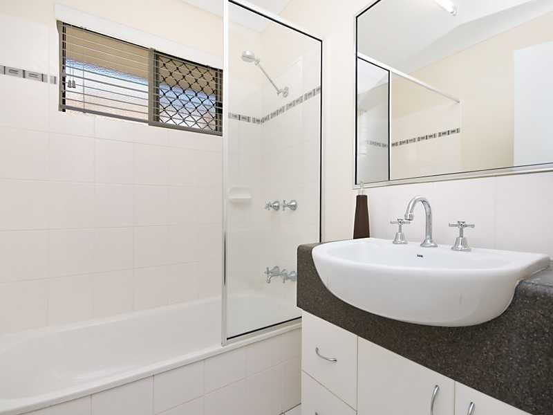 5 Willie Ming Close, Redlynch QLD 4870