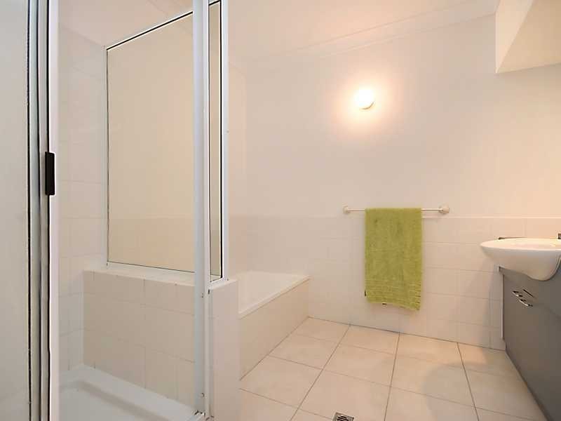 17 Digger Street, Cairns North QLD 4870