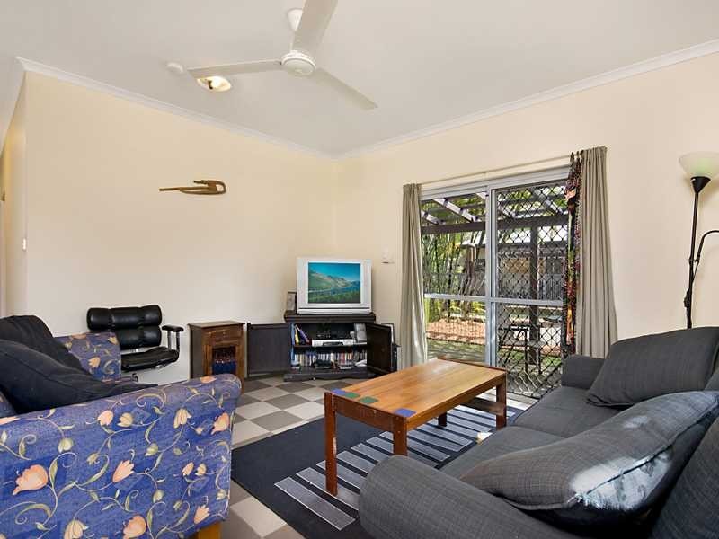 7-9 Nesbit St, Whitfield QLD 4870
