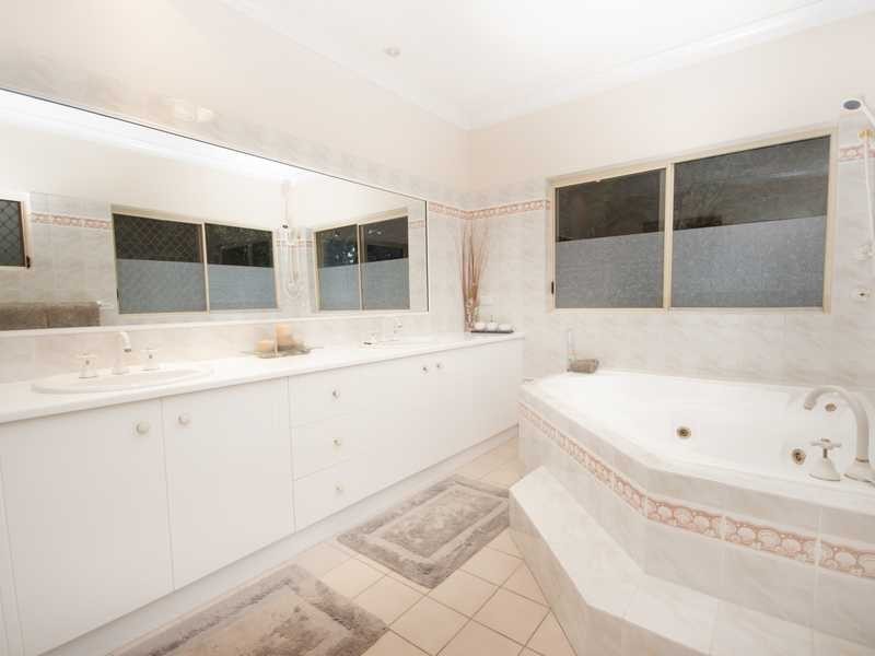 9 Tanganelli Close, Kanimbla QLD 4870