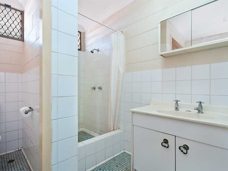 8/18 Curtin Street, Westcourt QLD 4870