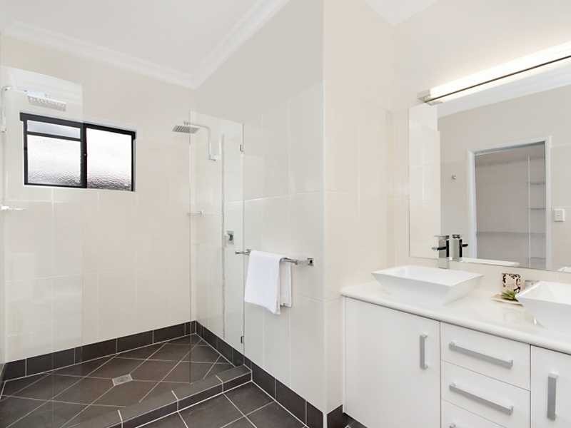 37 Law Street, Cairns North QLD 4870