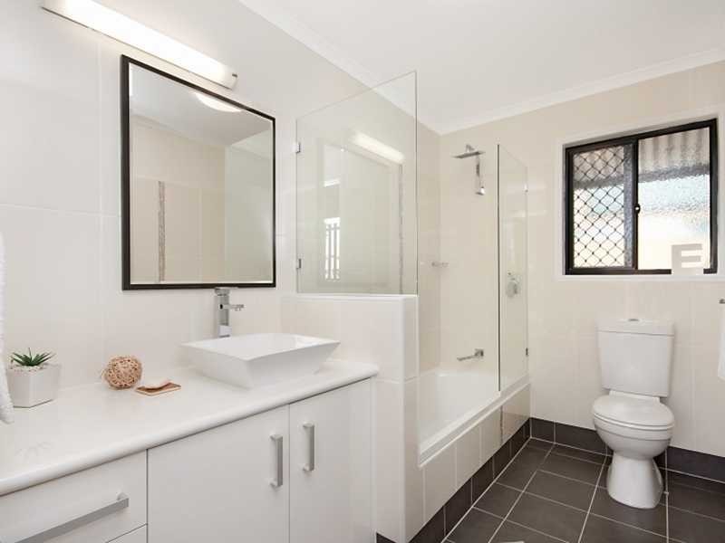 37 Law Street, Cairns North QLD 4870