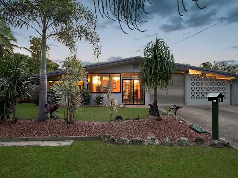 7 Cassava Street, Holloways Beach QLD 4878