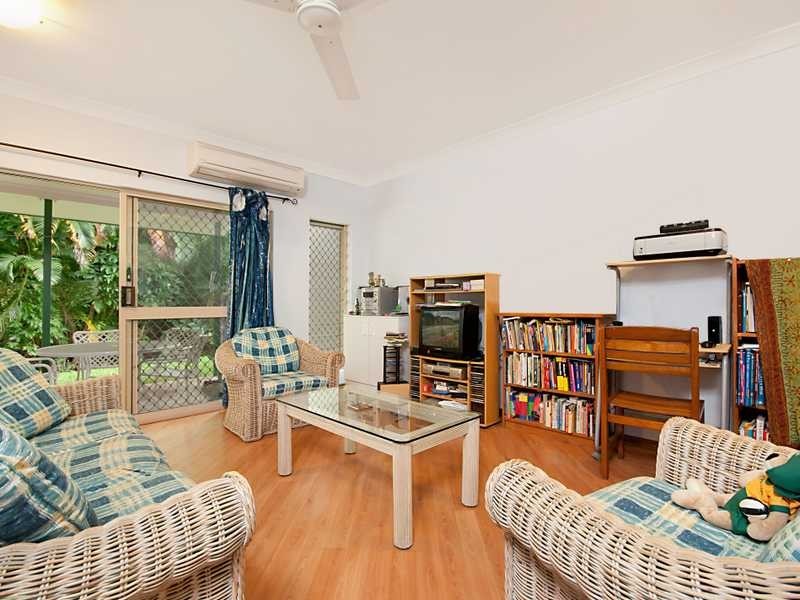 2/82-84 Old Smithfield Road, Freshwater QLD 4870