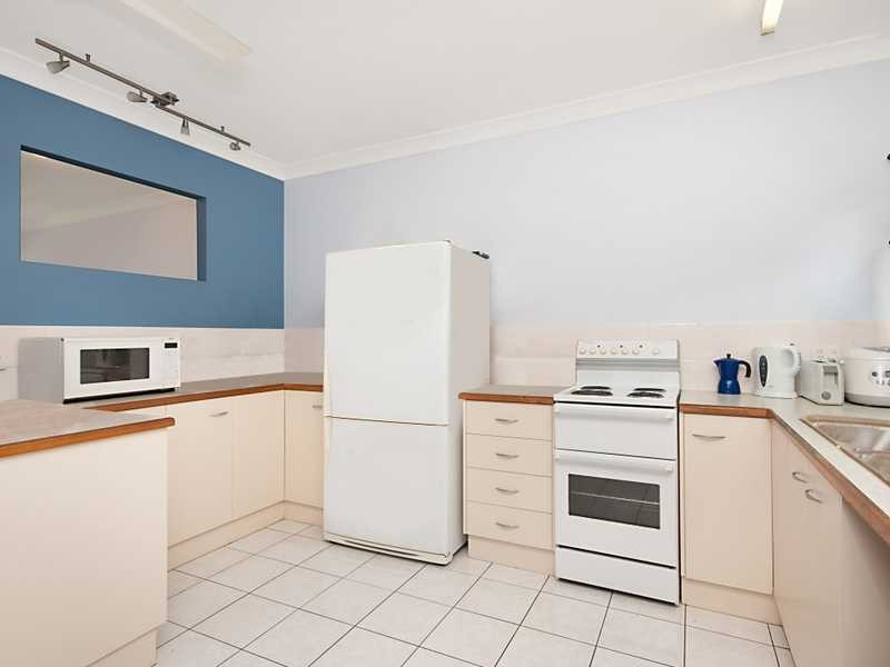 2/82-84 Old Smithfield Road, Freshwater QLD 4870