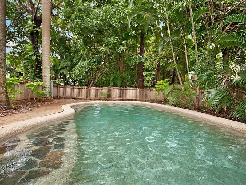 2/82-84 Old Smithfield Road, Freshwater QLD 4870