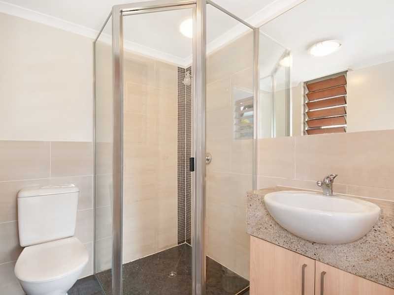 8/242 Grafton Street, Cairns North QLD 4870