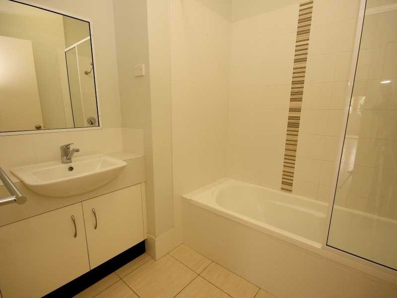 10/15 Clare Street, Parramatta Park QLD 4870